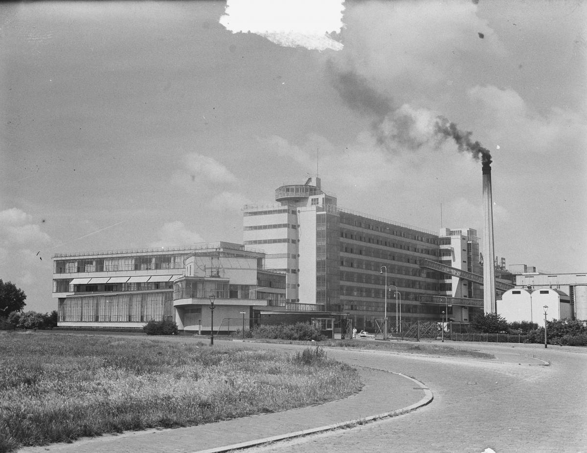 koffie_Van Nellefabriek te Rotterdam, Fotocollectie Anefo, Carel L de Vogel, Nationaal Archief_2.24.01.09_0_904-6855.jpg