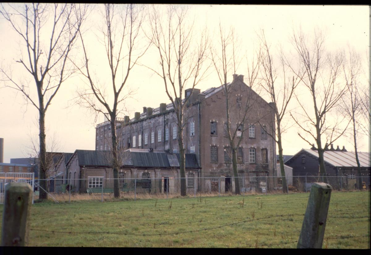 m.overbeek_Hoogkerk, strokartonfabriek ''De Halm'' 2 (1999)001.jpg