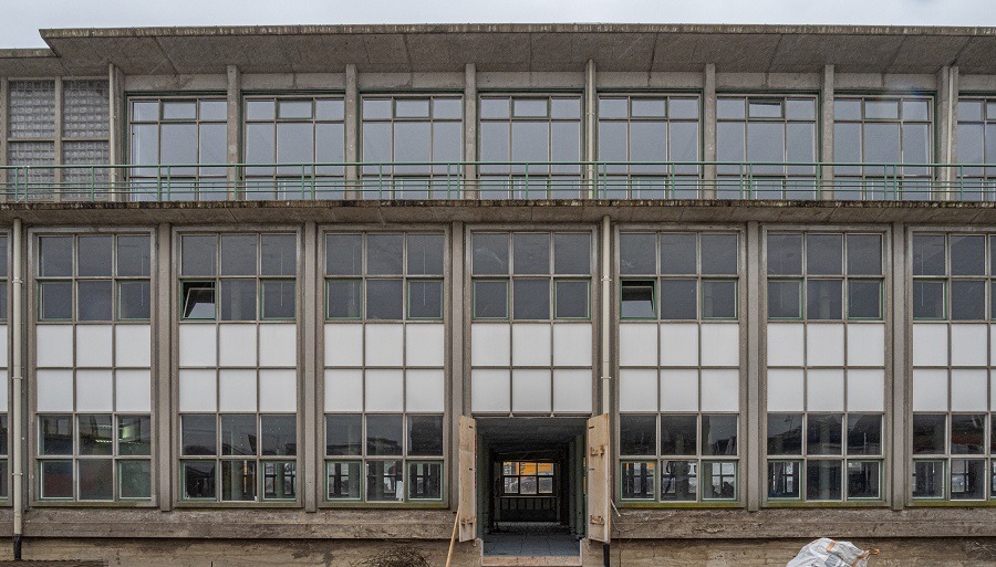 Betonconstructie met stalen ramen in het voormalige kantinegebouw van de ENKA. Bron: Jan van Dalen fotografie