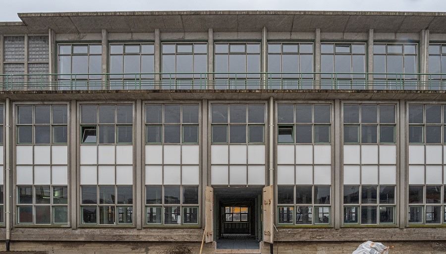 Betonconstructie met stalen ramen in het voormalige kantinegebouw van de ENKA. Bron: Jan van Dalen fotografie