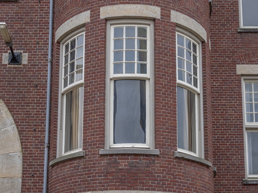 Houten schuifvensters in het DSM kantoor in Delft. Bron: Jan van Dalen fotografie