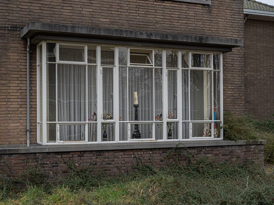 Stalen ramen bij de Generaal de Bonskazerne. Bron: Jan van Dalen fotografie