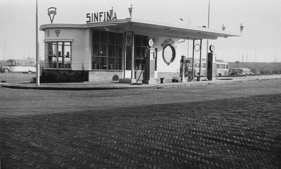 Benzinestation in Haarlemmermeer ontworpen in de jaren 50 door Ravesteyn voor Purfina. Bron: RCE