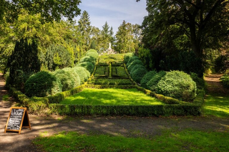 Kloosterdorp Steyl zoekt vrijwilligers voor monumentale kloostertuinen