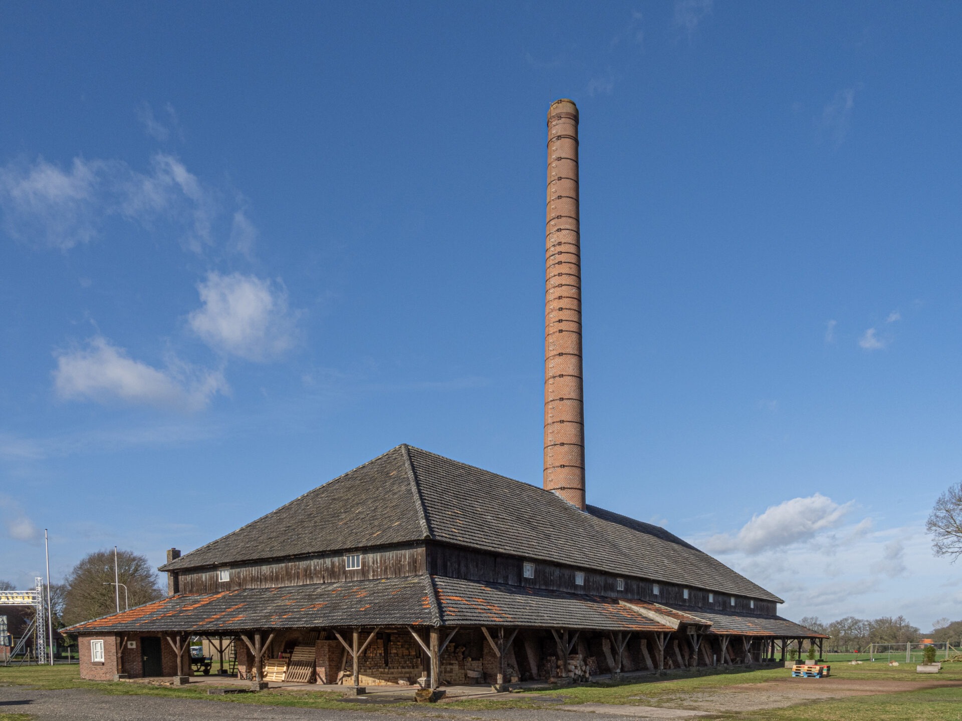 Actuele foto van de steenfabriek in Losser